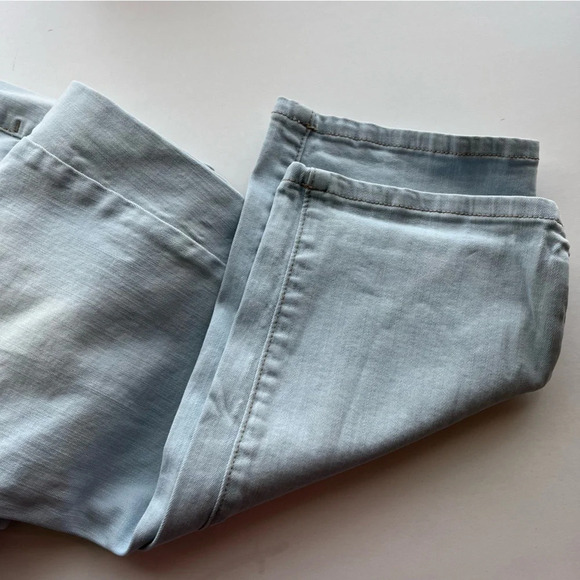 Chico’s • Light Wash Perfect Stretch Crop Jeans - Picture 4 of 6